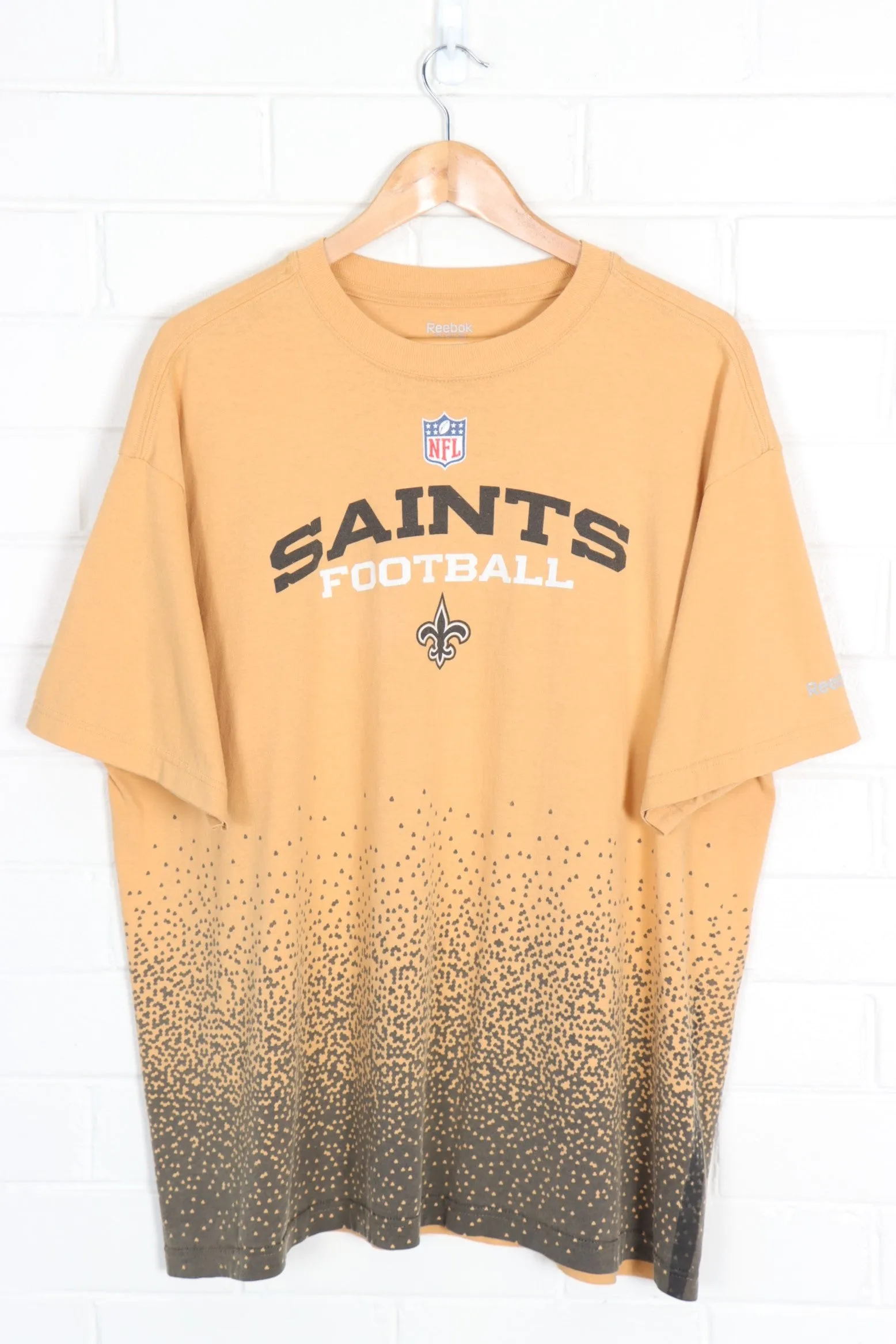 REEBOK NFL Saints Football All Over Football Spell Out Tee (XXL)