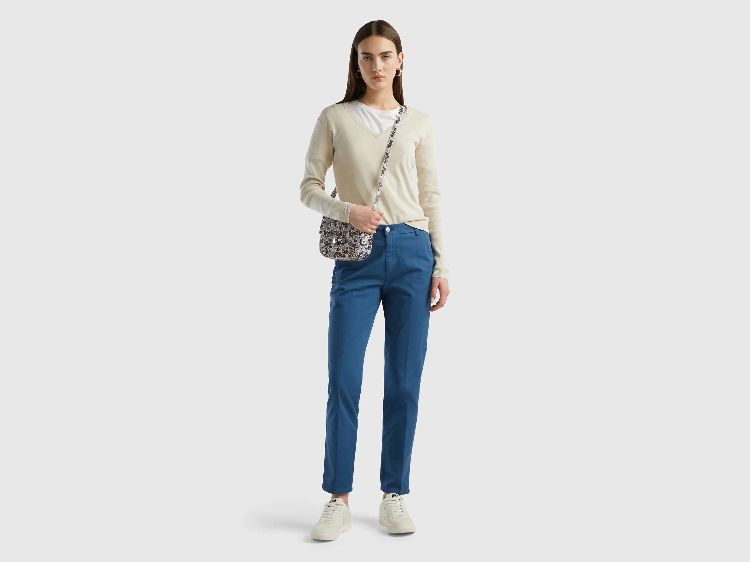 V-neck sweater in pure cotton - Beige | Benetton