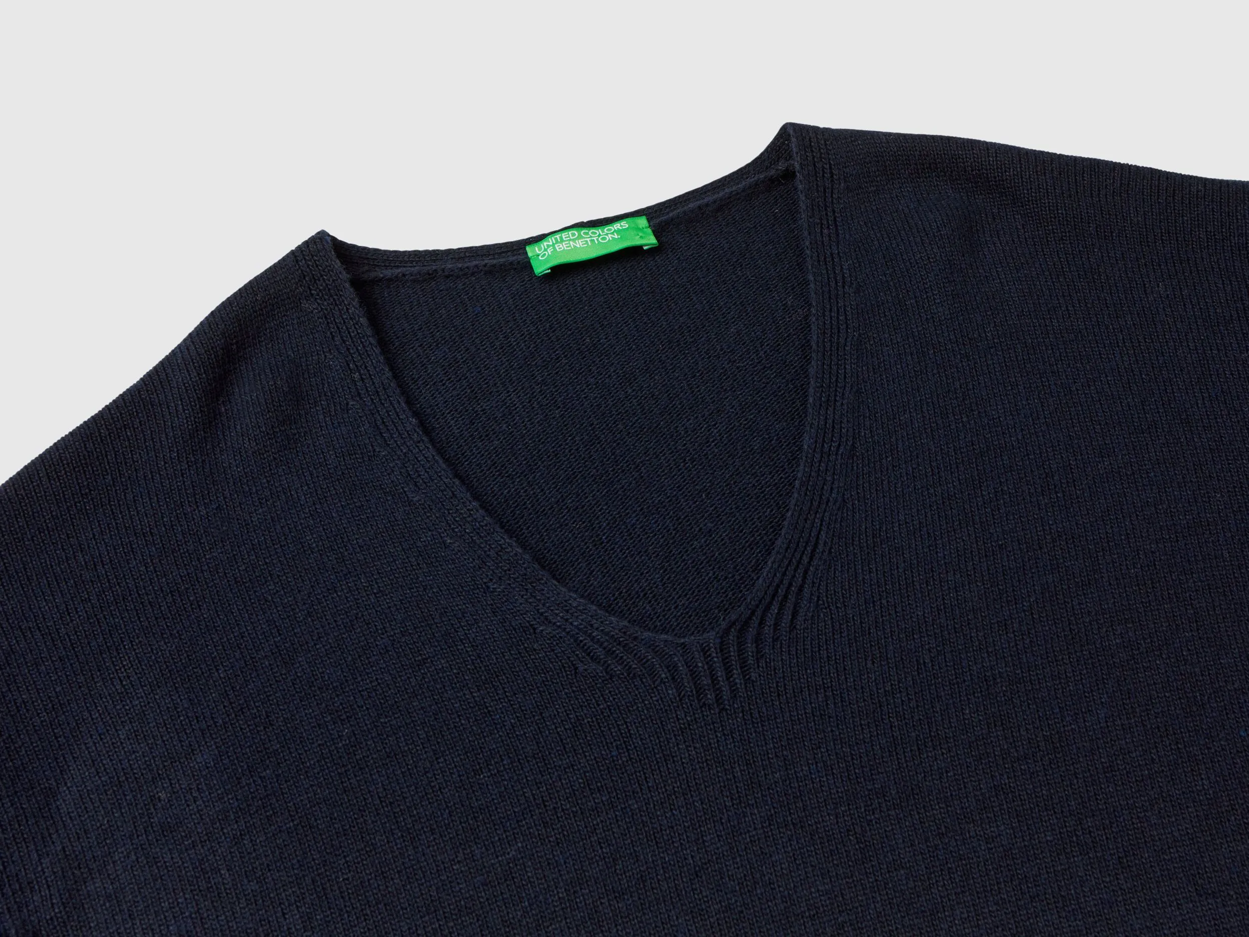 V-neck sweater in wool blend - Dark Blue | Benetton